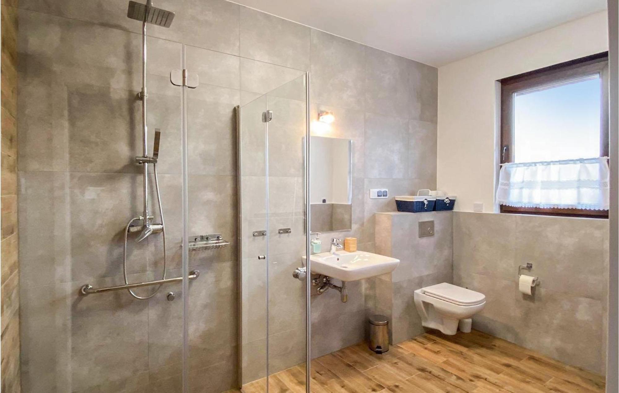 3 Bedroom Nice Home In Wisełka Екстериор снимка